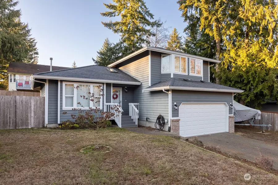 7033 E Dakota ST, Port Orchard, WA 98366