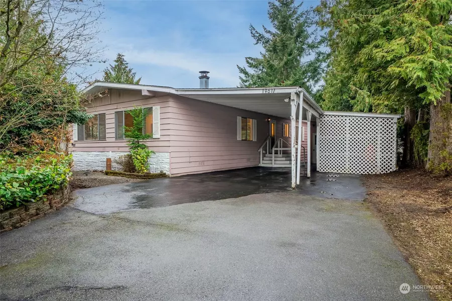19617 Hollyhills DR NE, Bothell, WA 98011