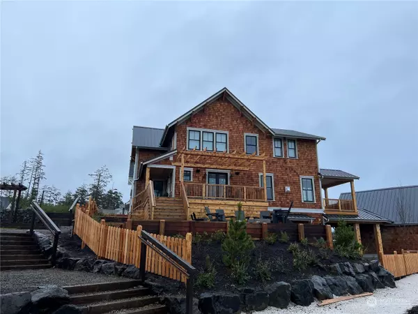 11 Creekview LN, Pacific Beach, WA 98571