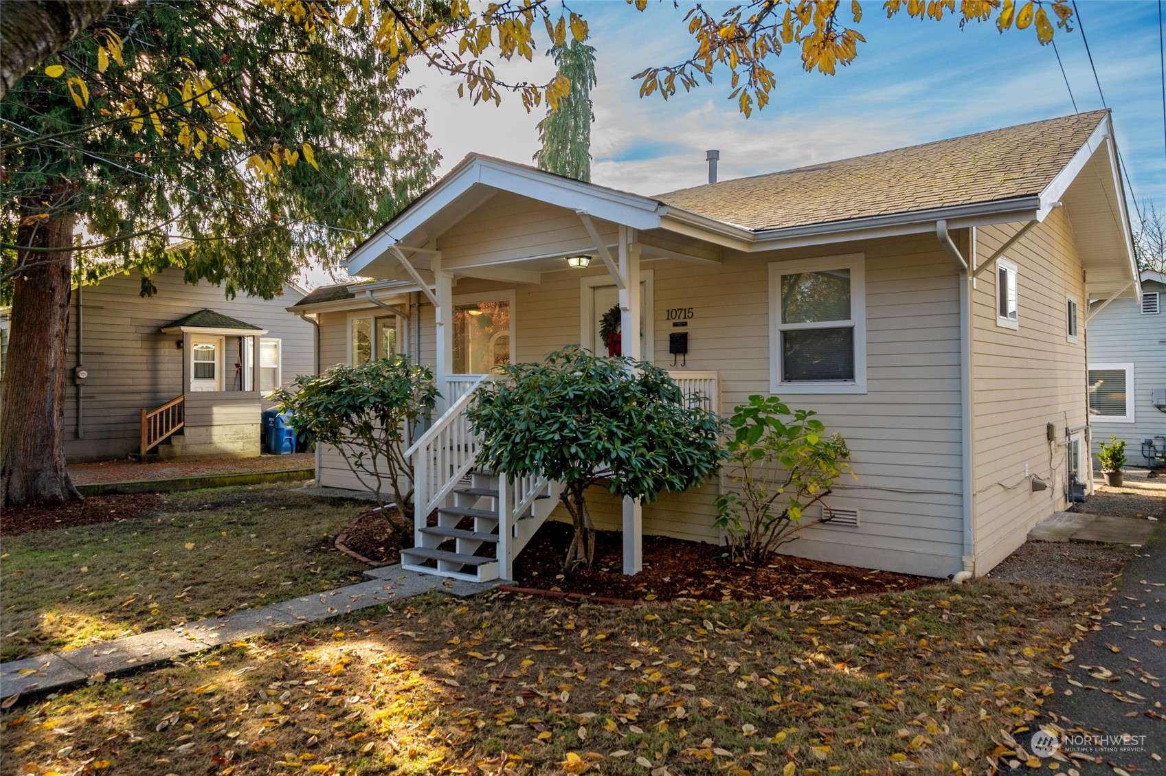 10715 Phinney AVE N, Seattle, WA 98133