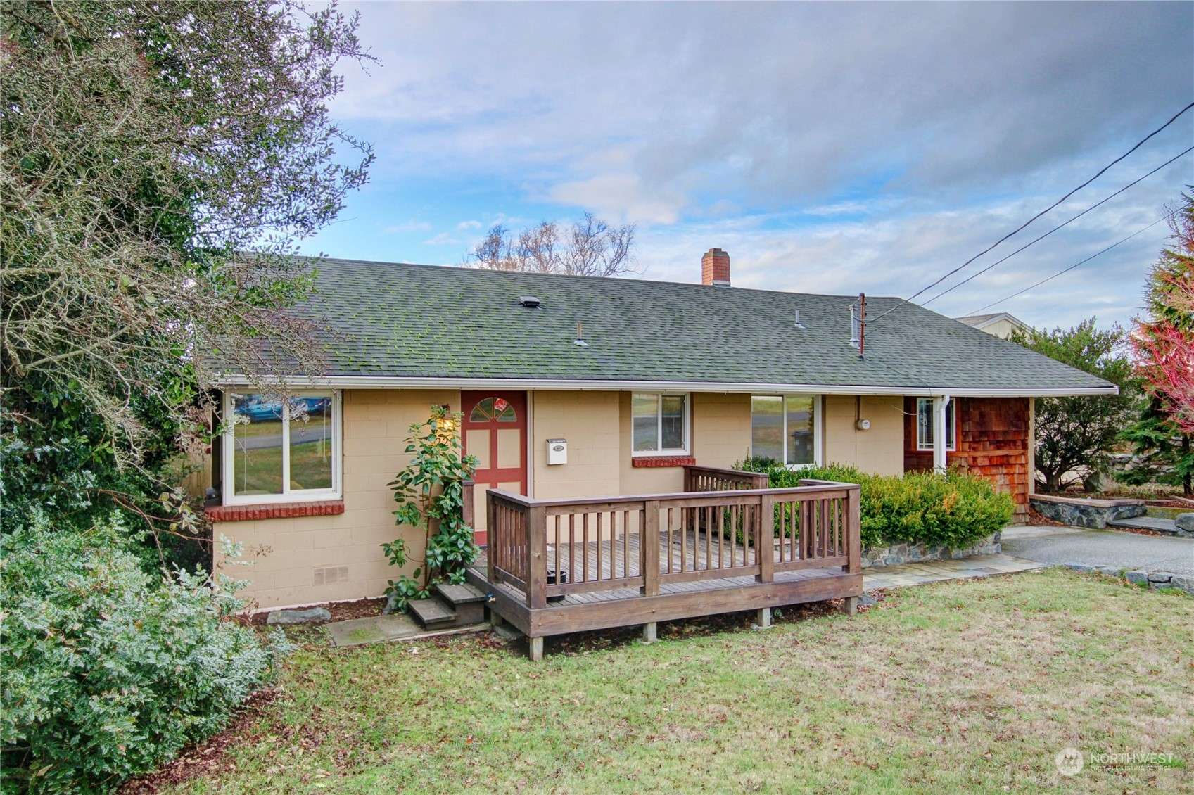 225 SE O'leary ST, Oak Harbor, WA 98277