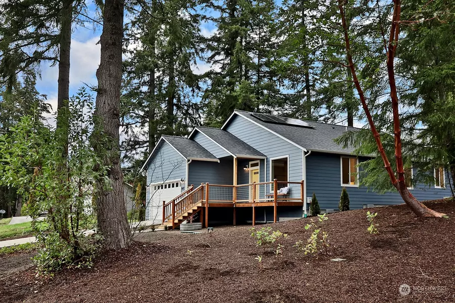 6417 Cedar Cove LN, Clinton, WA 98236