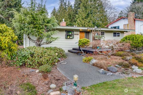 5021 Crest LN, Everett, WA 98203