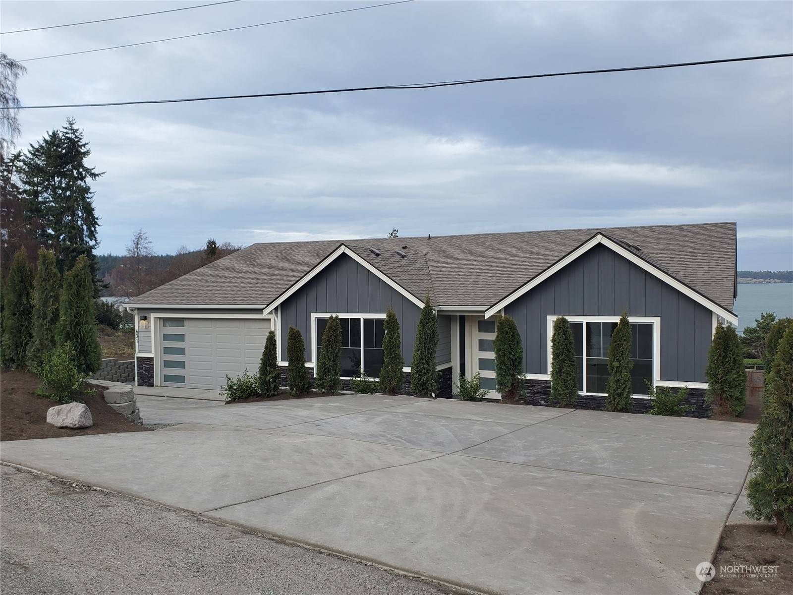 1172 Seawall LN, Oak Harbor, WA 98277
