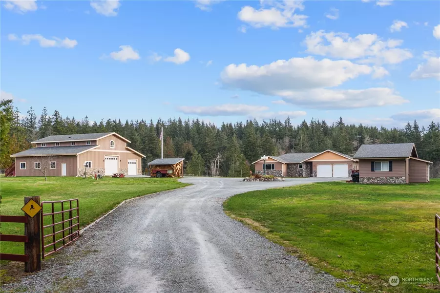 647 Blacktail LN, Camano Island, WA 98282