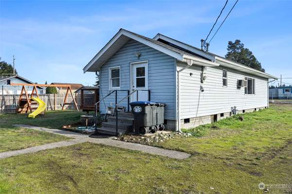 201 Olympia ST SE, Rainier, WA 98576