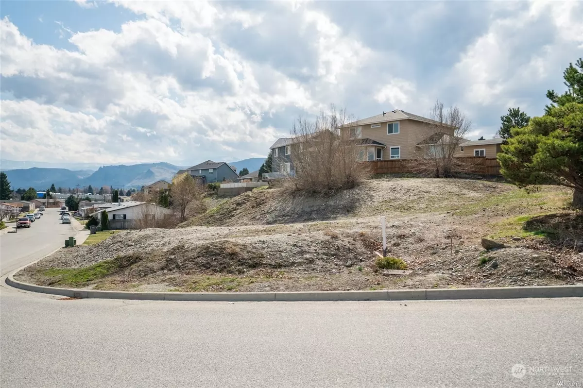 Wenatchee, WA 98801,2126 Honeysett RD