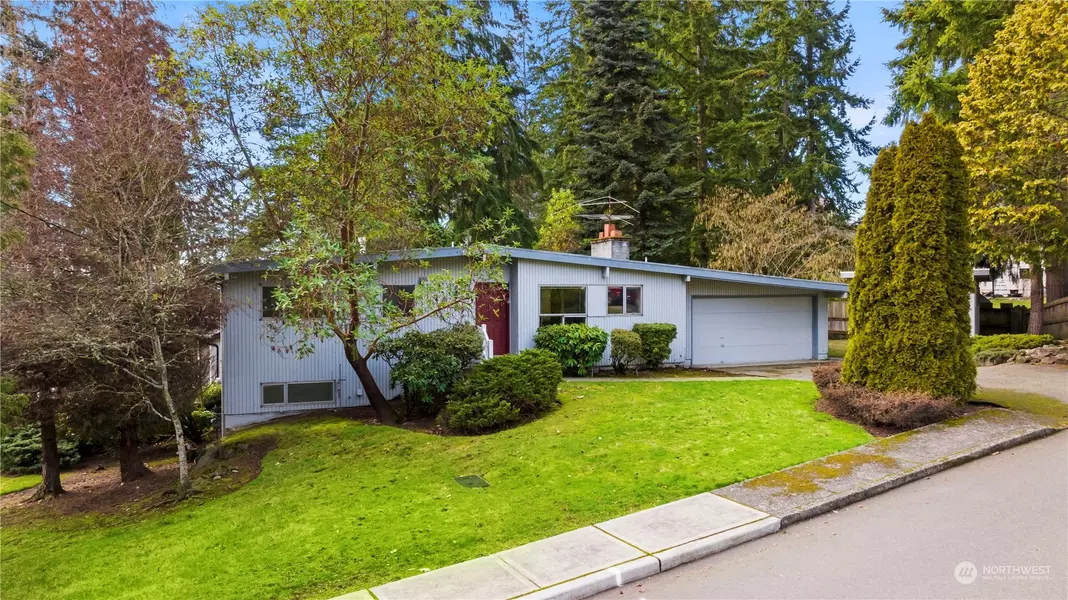 15652 Lake Hills BLVD, Bellevue, WA 98008