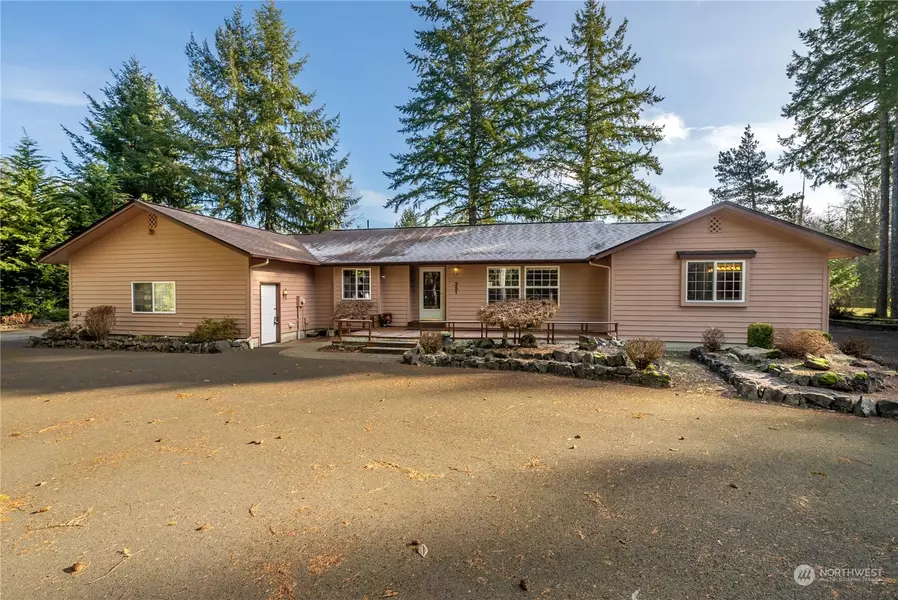 351 N Fairway DR, Hoodsport, WA 98548