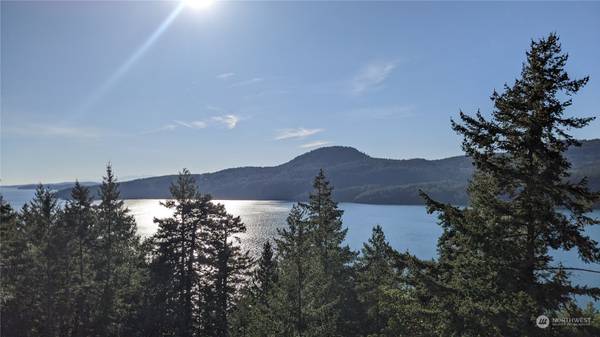 1016 Palisades DR, Orcas Island, WA 98245