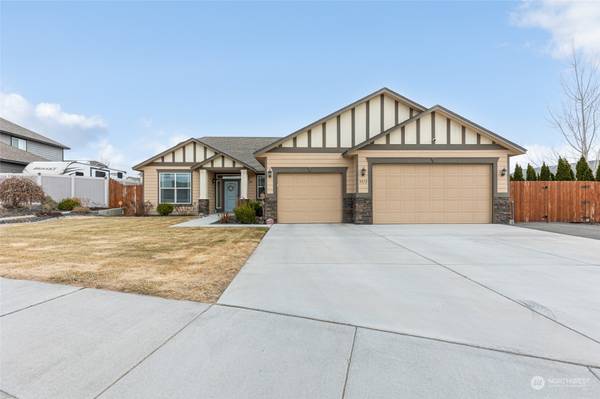 3072 Sugar Plum AVE, West Richland, WA 99353