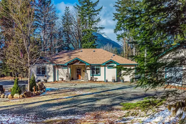 119 Marmot LOOP, White Pass, WA 98937