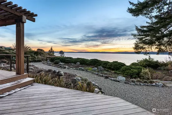 65 Raft Island DR NW, Gig Harbor, WA 98335