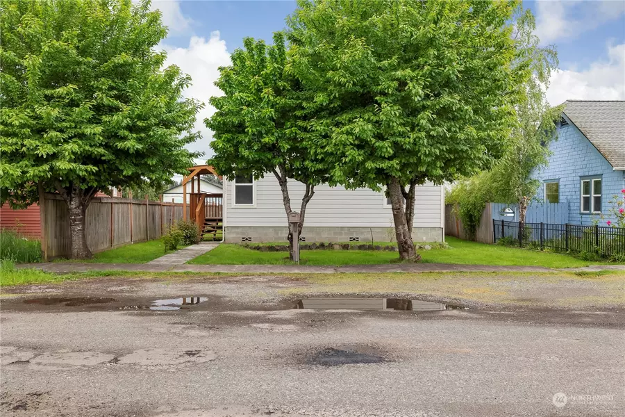 1105 F ST, Centralia, WA 98531