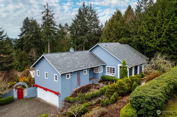 6521 NE Sundance LN, Bainbridge Island, WA 98110