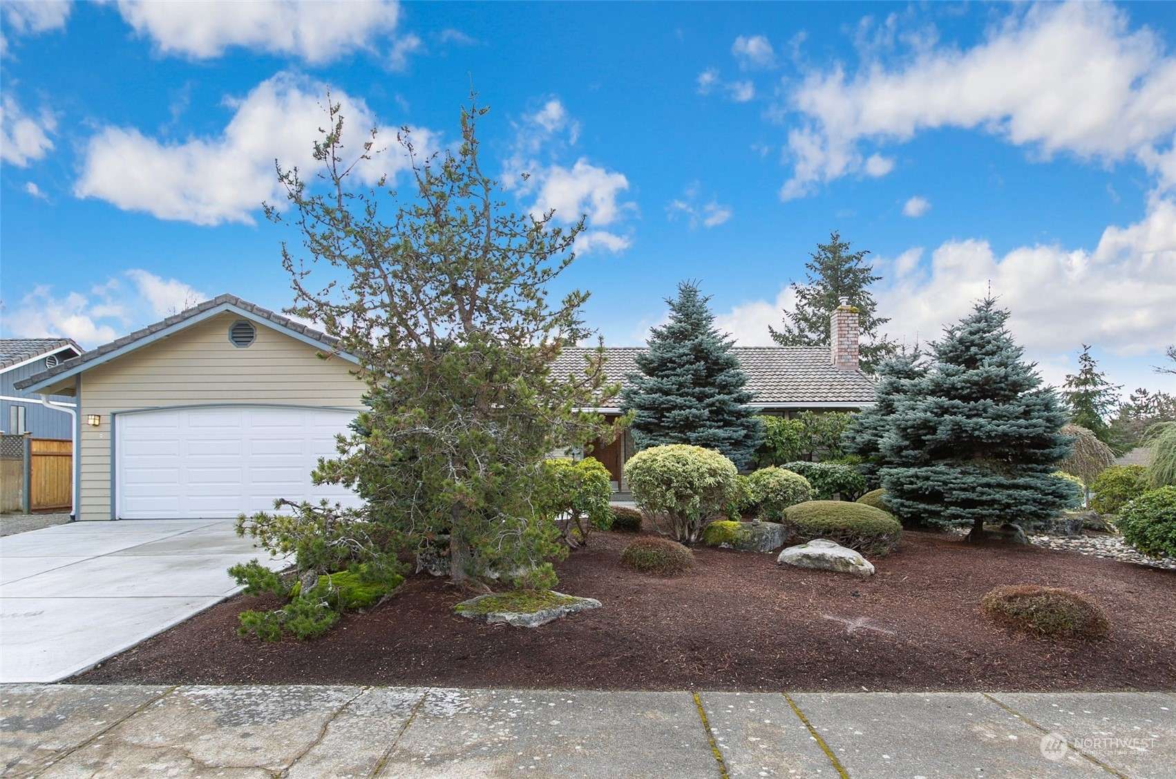 13703 SE 200th ST, Kent, WA 98042