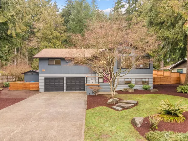 2217 Lakemoor DR SW, Olympia, WA 98512