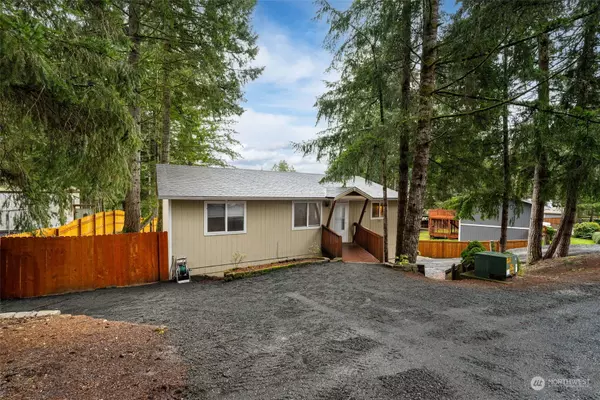 10 NE Schooner PL, Belfair, WA 98525