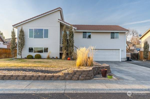 820 W Edgewater LN, Moses Lake, WA 98837