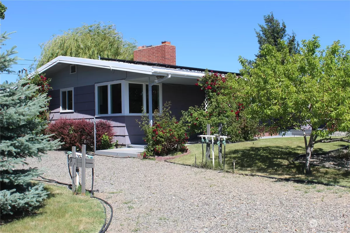 Omak, WA 98841,501 Jonathan LN