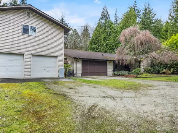 40 Brandywine LN, Camano Island, WA 98282