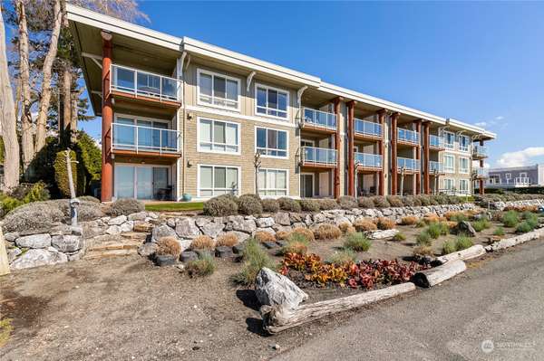 8075 Harborview RD #305, Blaine, WA 98230