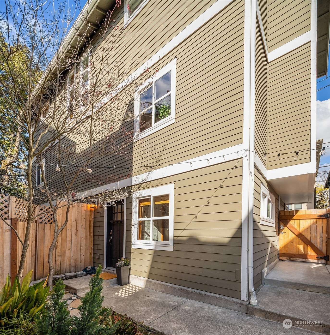 1814 16th AVE #A, Seattle, WA 98122