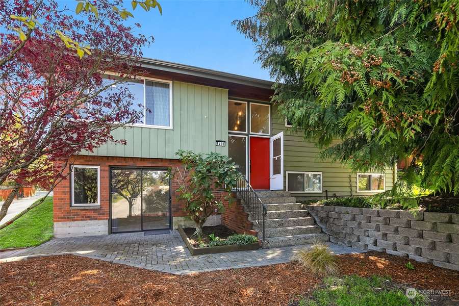 8400 24th AVE SW, Seattle, WA 98106