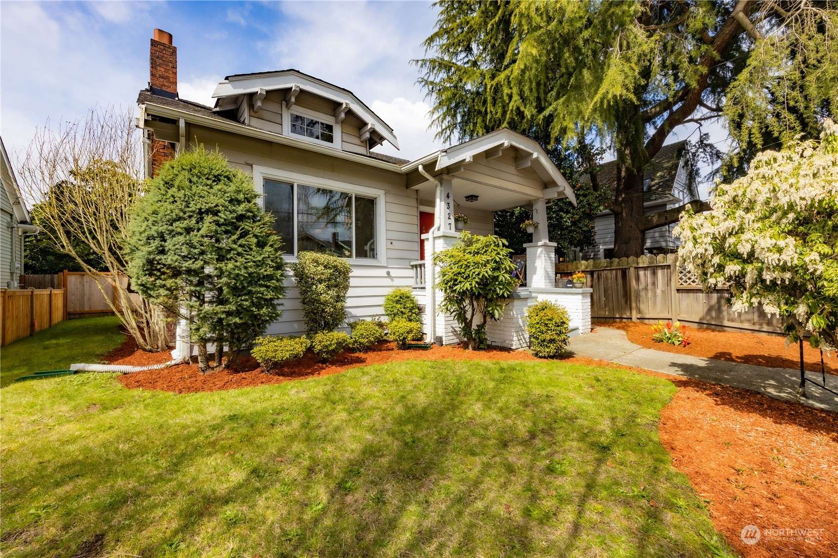 4327 Wallingford AVE N, Seattle, WA 98103