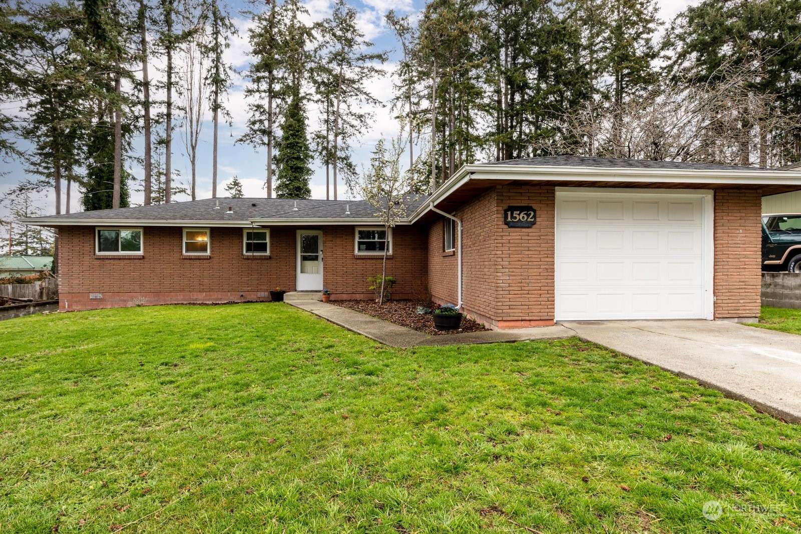 1562 NE 6th AVE, Oak Harbor, WA 98277