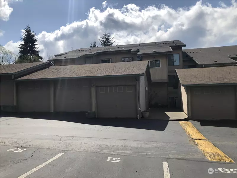 23003 Lakeview Drive Ct #207, Mountlake Terrace, WA 98043