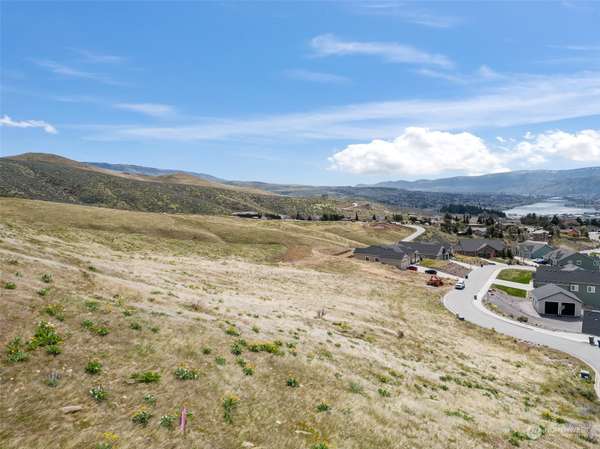 296 Burch Hollow LN, Wenatchee, WA 98801