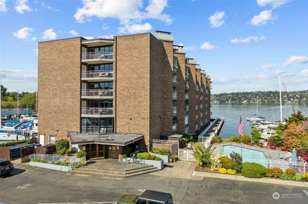 9500 Rainier AVE S #402, Seattle, WA 98118