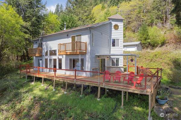 37 Wildwood LN, Cathlamet, WA 98612