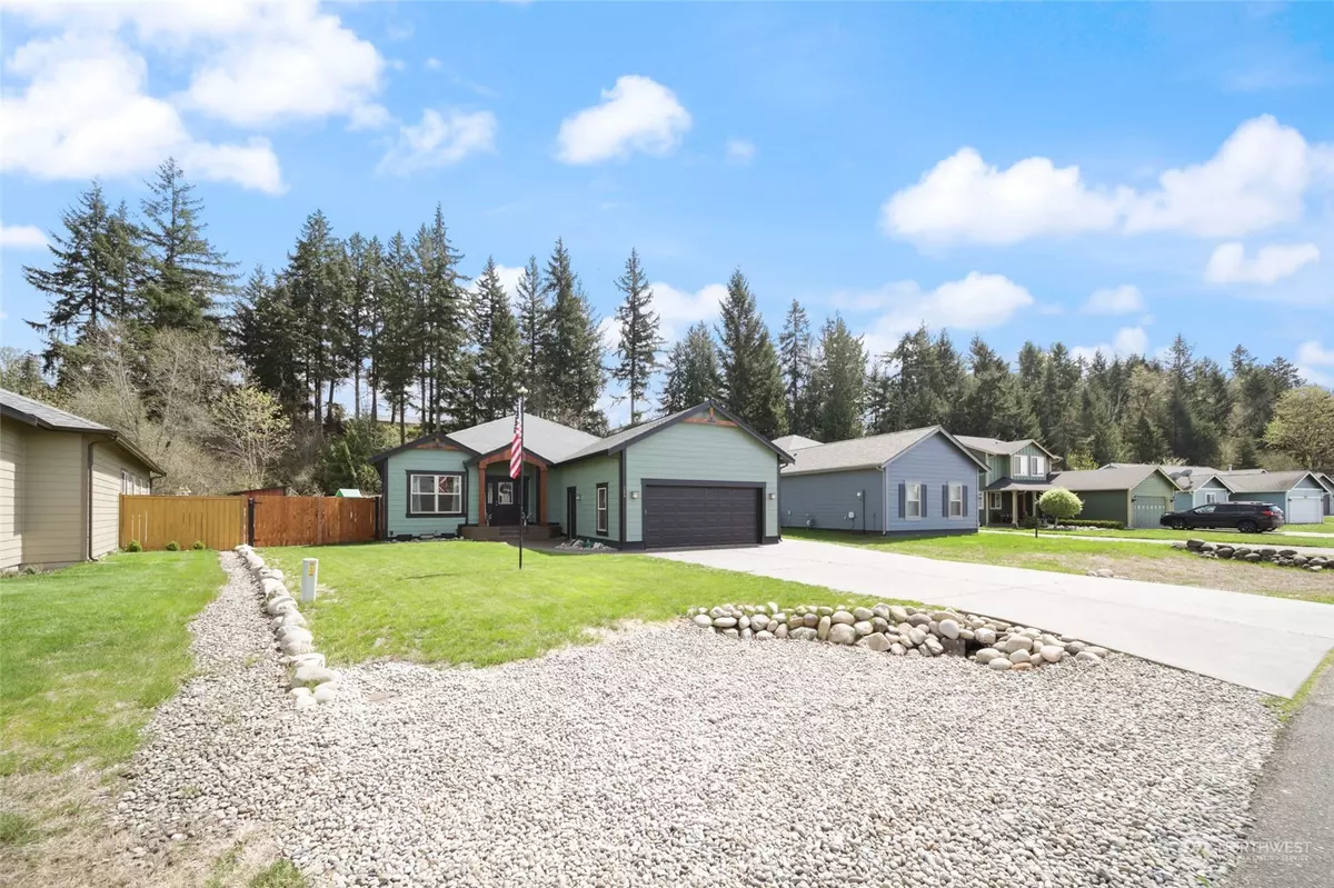 Rainier, WA 98576,511 Emerald LN SE