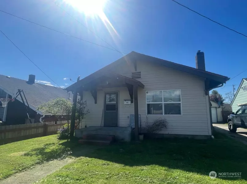 1207 S 3rd AVE, Kelso, WA 98626