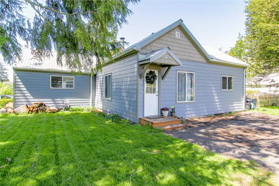 215 Jacobson RD, Cathlamet, WA 98612