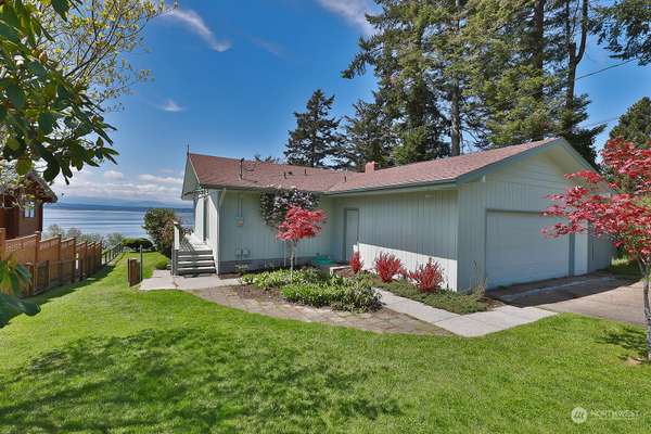 3564 Marine View DR, Greenbank, WA 98253