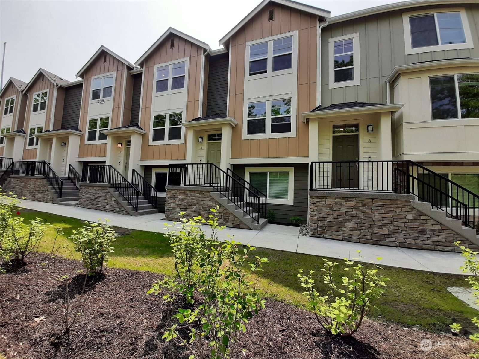 12006 NE 194th CT #F, Bothell, WA 98011