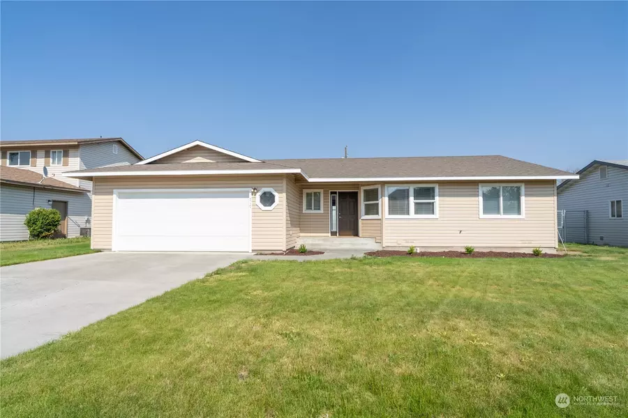 717 Sunburst CT, Moses Lake, WA 98837