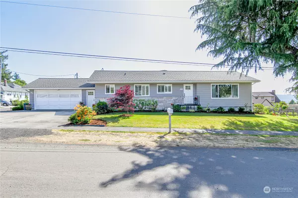 380 S 3rd ST, Cathlamet, WA 98612
