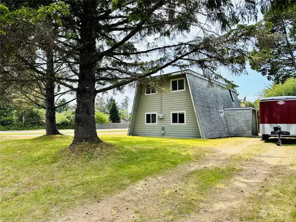 101 N Oar LOOP NW, Ocean Shores, WA 98569