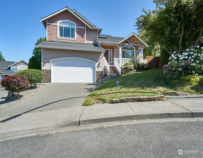 614 Bronson PL NE, Renton, WA 98056