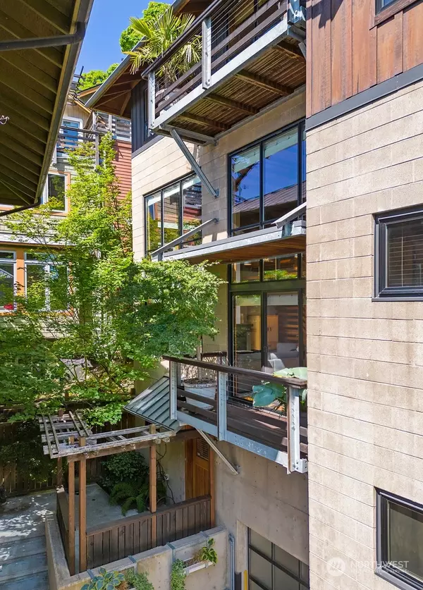 3814 Evanston AVE N #B, Seattle, WA 98103