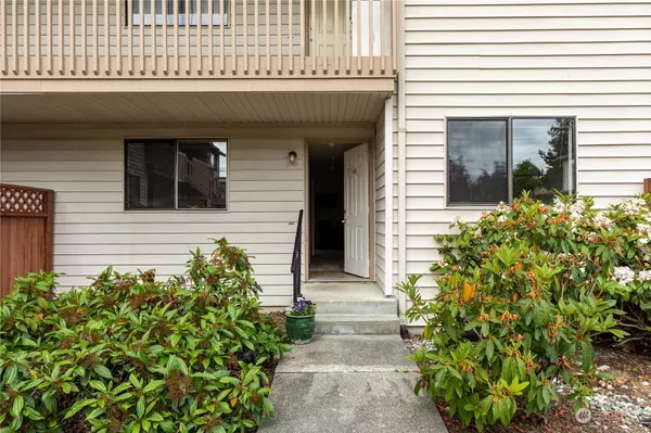 Oak Harbor, WA 98277,325 NE Kettle ST #105