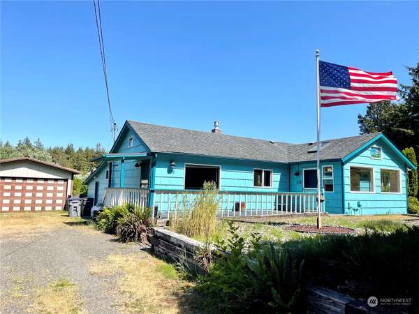 208 Oyehut RD,  Hoquiam,  WA 98550