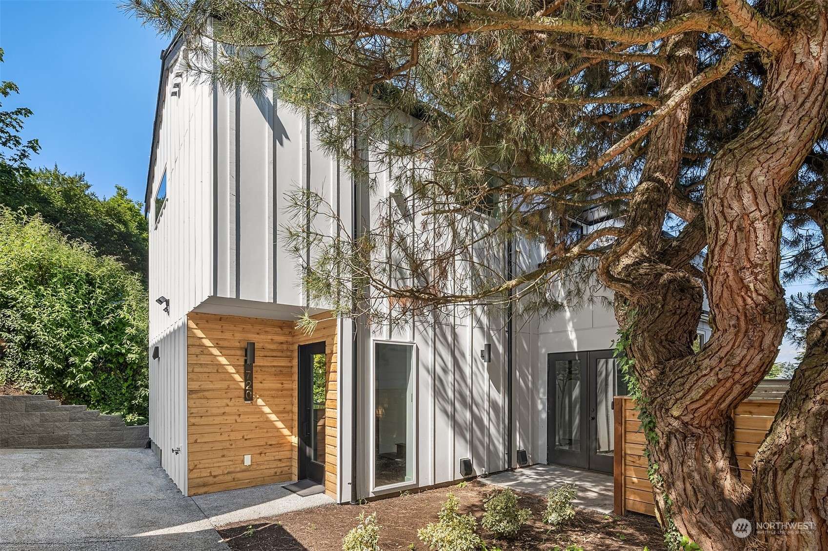 1720 NE 96th ST, Seattle, WA 98115