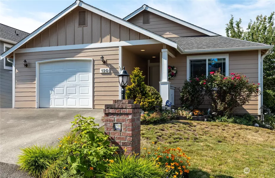 120 NW 12th CT, Oak Harbor, WA 98277