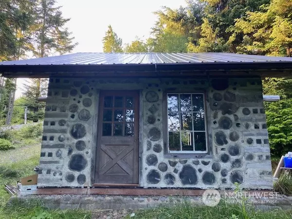 1 Oil City RD,  Forks,  WA 98331