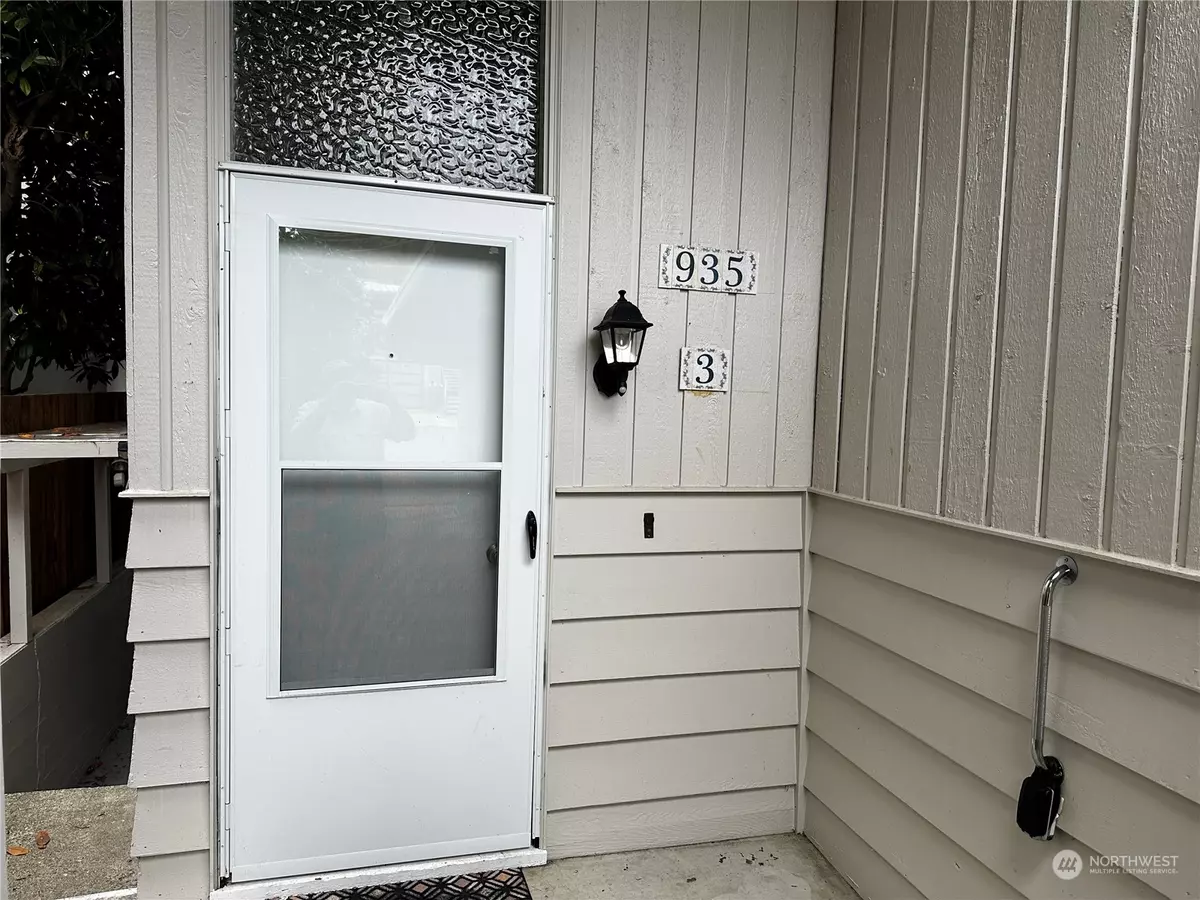 Kirkland, WA 98033,935 1st ST S ##3